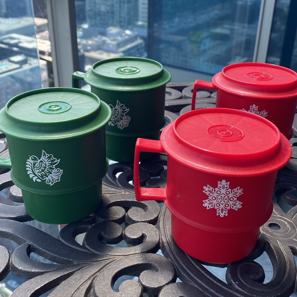 Tupperware - Set of 4 Vintage Cups Mugs Lids Red and green 1312-8 1312-7